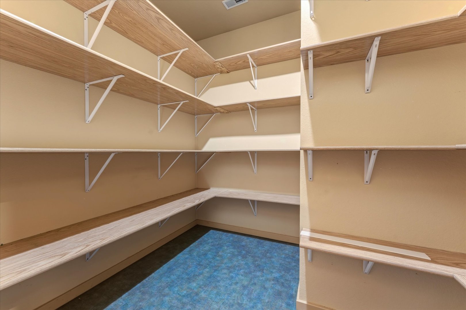 2208 Altoona Road Bloomington, IL 61705 - Photo 16 of 53