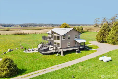 $895,000 | 26987 Highway 20, Oak Harbor, WA 98277