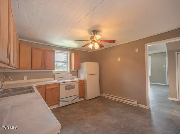 $149,000 | 1927 East Fincastle Turnpike, Tazewell, VA 24651