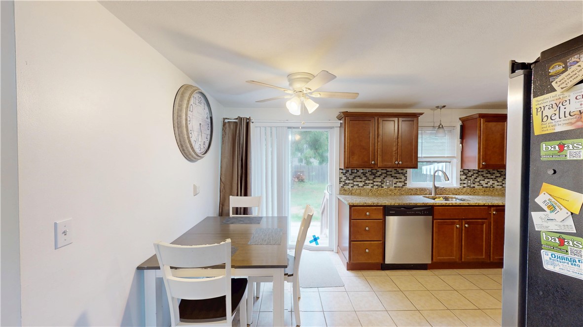 27 Amherst Road Warwick, RI 02889 - Photo 11 of 43
