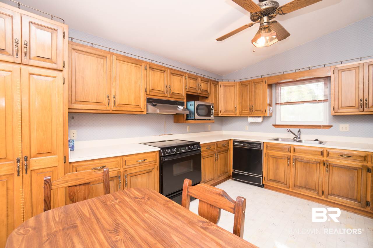 26352 Marina Road Orange Beach, AL 36561 - Photo 2 of 32 Kitchen
