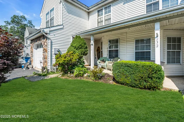 a view of a house with a backyard