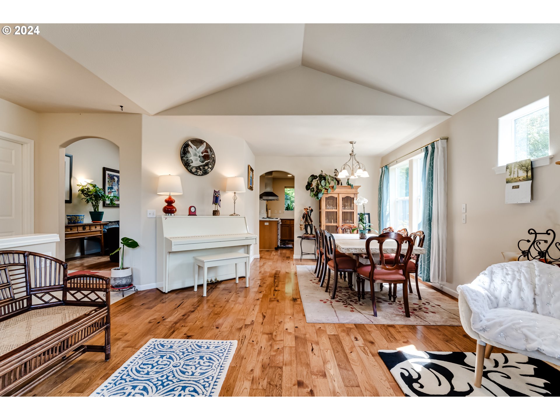 2631 Moon Mountain Drive Eugene, OR 97403 - Photo 5 of 35