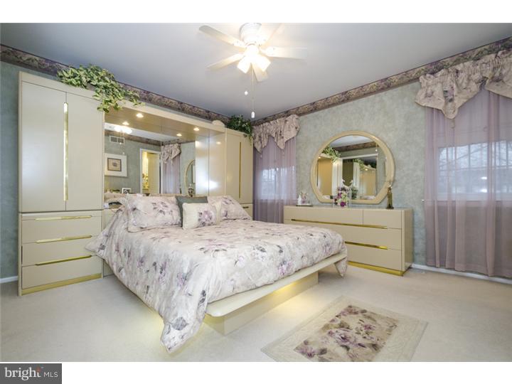 262 Aspen Road Yardley, PA 19067 - Photo 18 of 25 Gallery Image 18