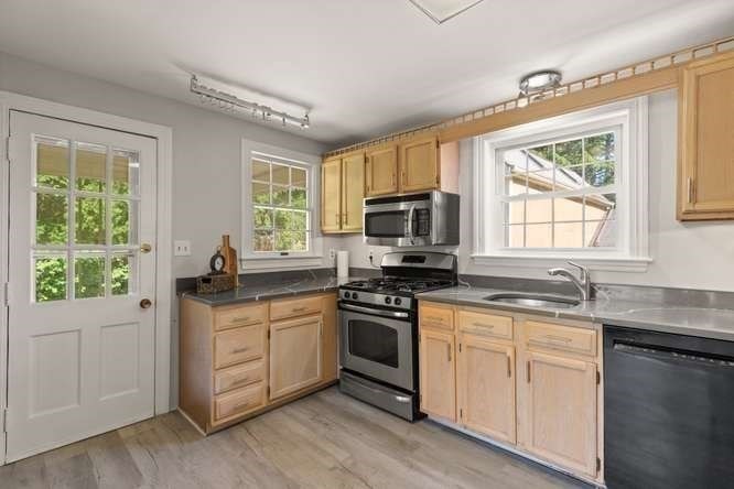 84 Walnut Street Walpole, MA 02081 - Photo 13 of 40