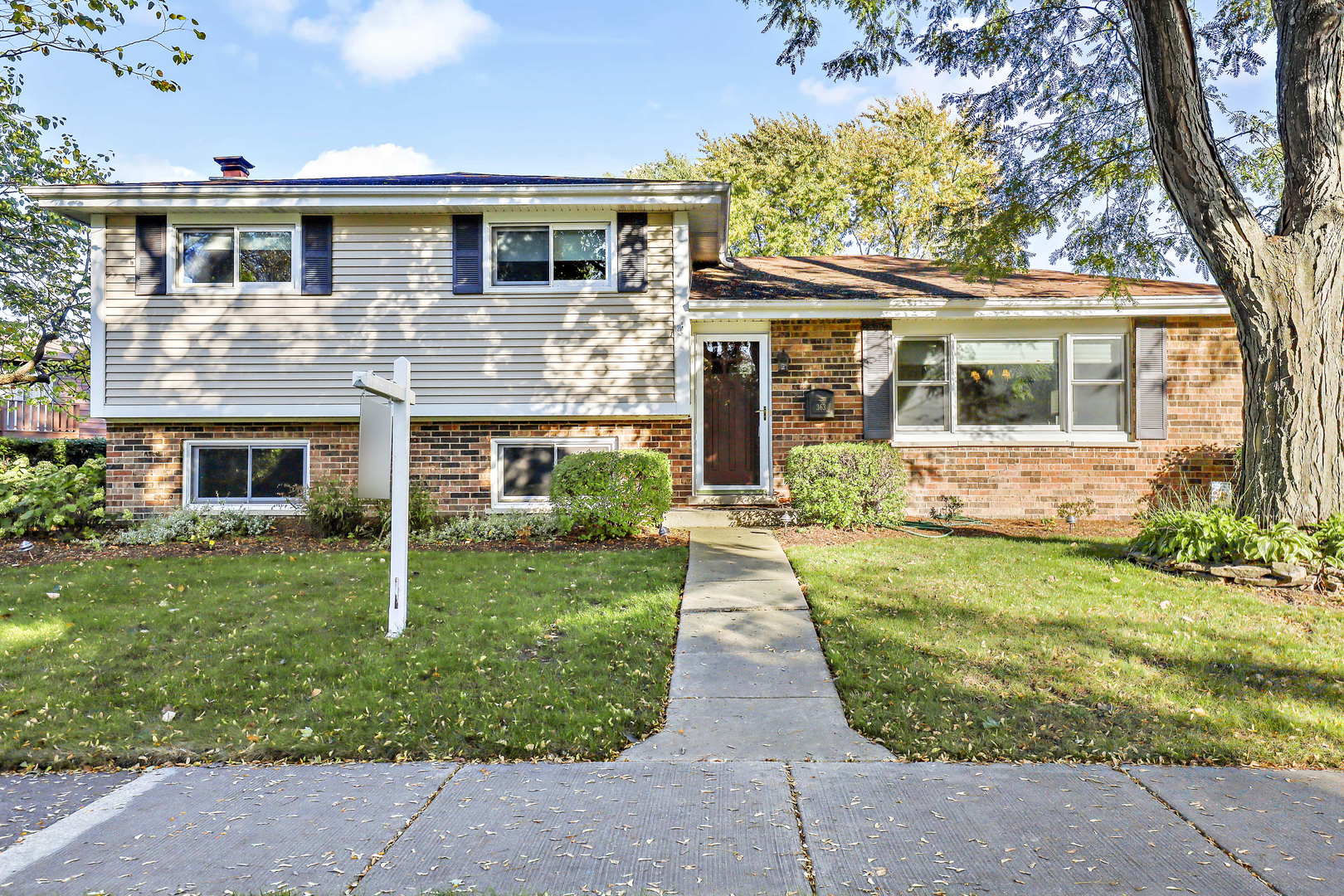 363 South Dryden Place, Arlington Heights, IL 60005 Compass