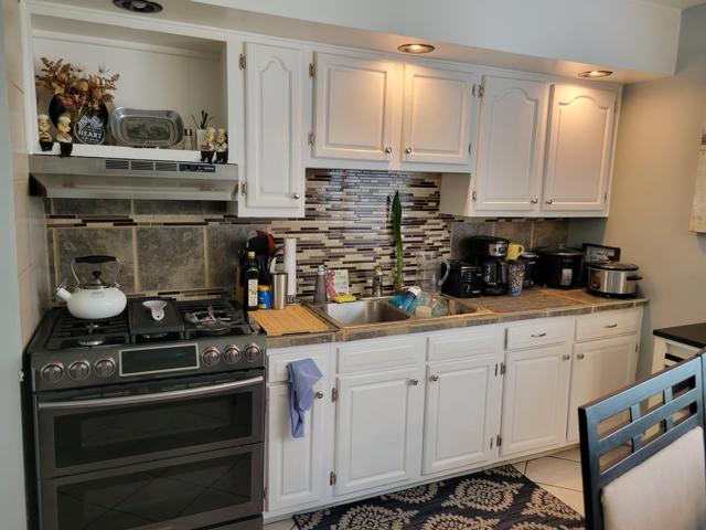225 Hemlock Avenue Romeoville, IL 60446 - Photo 18 of 32 a kitchen with stainless steel appliances granite countertop a sink stove and cabinets