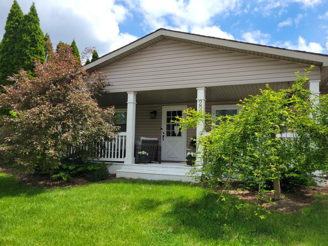225 Hemlock Avenue Romeoville, IL 60446 - Photo 2 of 32 a front view of a house with garden