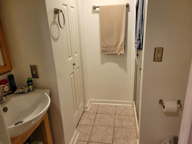 225 Hemlock Avenue Romeoville, IL 60446 - Photo 25 of 32 a bathroom with a sink and a mirror
