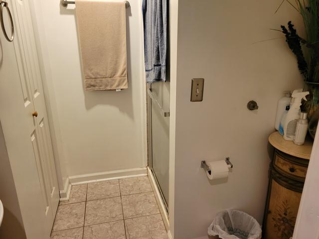 225 Hemlock Avenue Romeoville, IL 60446 - Photo 26 of 32 a bathroom with a sink and toilet