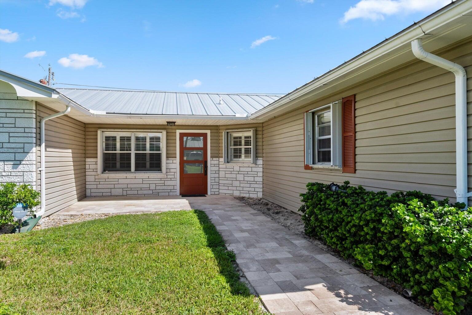 8053 Southeast Carlton Street Hobe Sound, FL 33455 - Photo 17 of 33 17