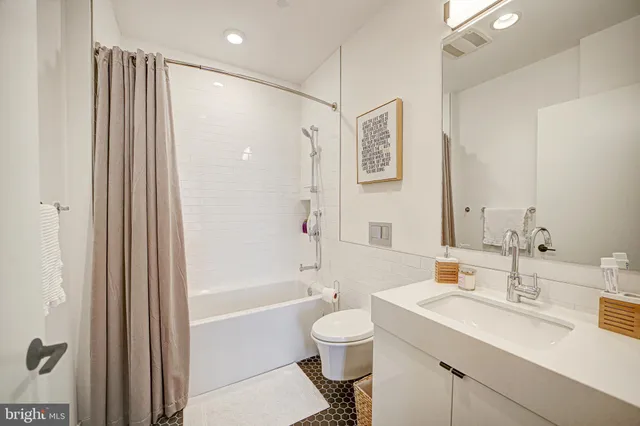 $4,950 | 57 N Street Northwest, Unit 525, Washington, DC 20001