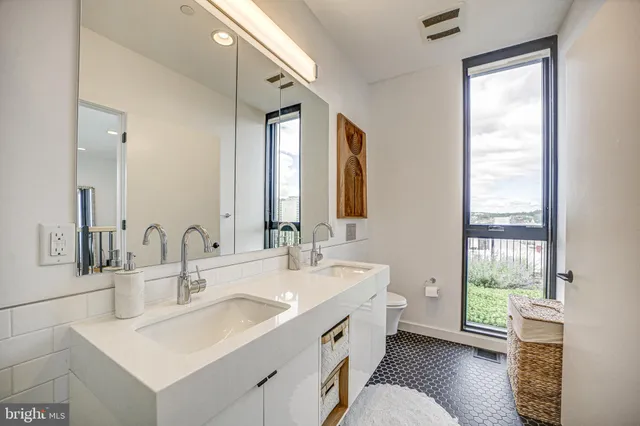 $4,950 | 57 N Street Northwest, Unit 525, Washington, DC 20001