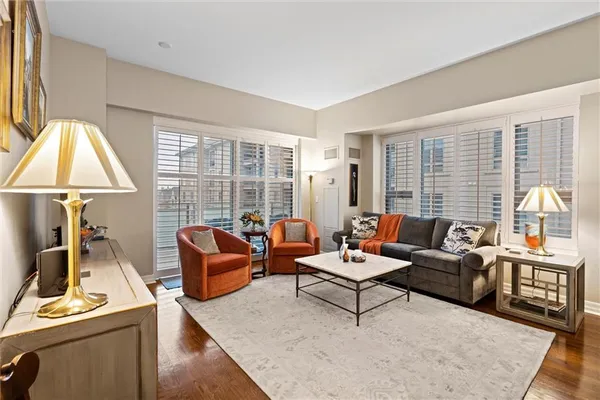 $660,000 | 4950 Central Street, Unit 306, Kansas City, MO 64112