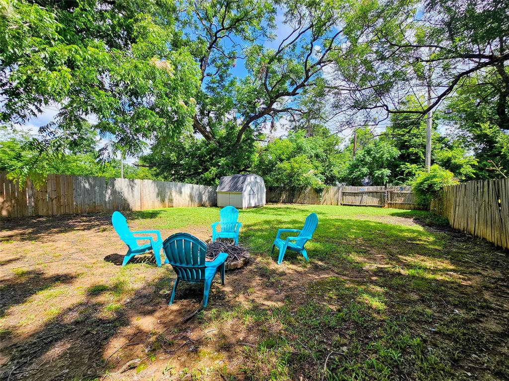 327 East Hull Street Denison, TX 75021 - Photo 35 of 40 Fire pit area - chairs negotiable