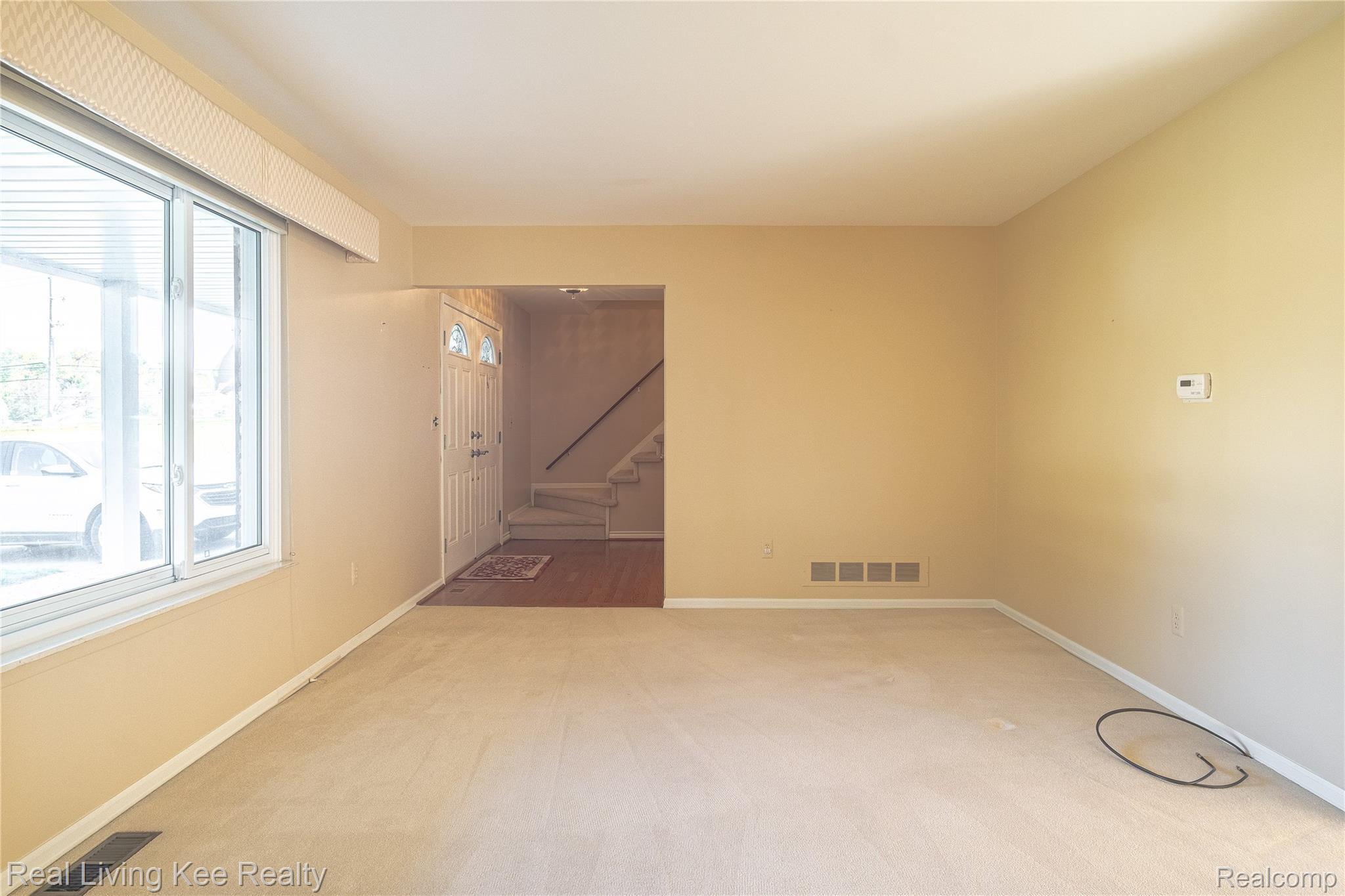 988 Briston Drive Rochester, MI 48307 - Photo 26 of 79 Front Living Room