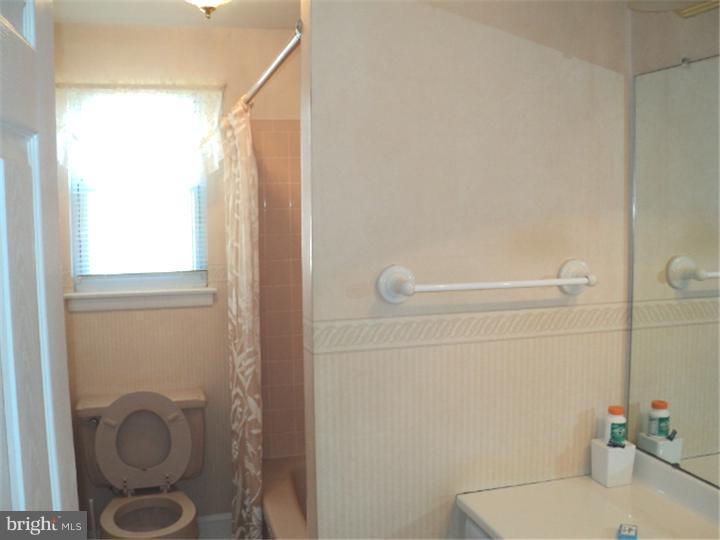 391 Byron Road Warminster, PA 18974 - Photo 12 of 20 Bathroom