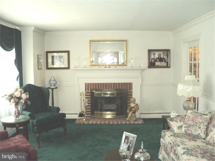 391 Byron Road Warminster, PA 18974 - Photo 17 of 20 Living Room