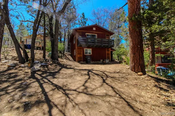$1,400 | 880 Wabash Lane, Sugarloaf, CA 92386