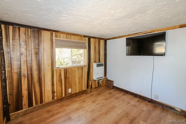 $1,400 | 880 Wabash Lane, Sugarloaf, CA 92386