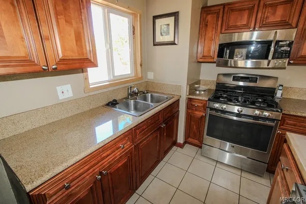 $1,400 | 880 Wabash Lane, Sugarloaf, CA 92386