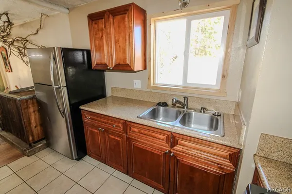 $1,400 | 880 Wabash Lane, Sugarloaf, CA 92386