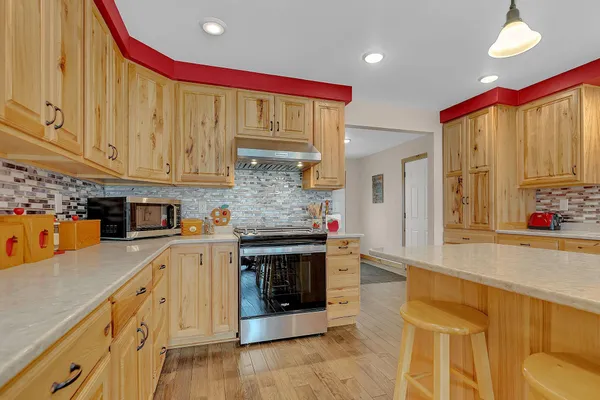 $980,500 | 1315 Karnis Drive Northwest, Alexandria, MN 56308