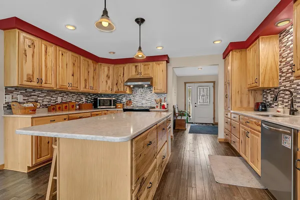 $980,500 | 1315 Karnis Drive Northwest, Alexandria, MN 56308