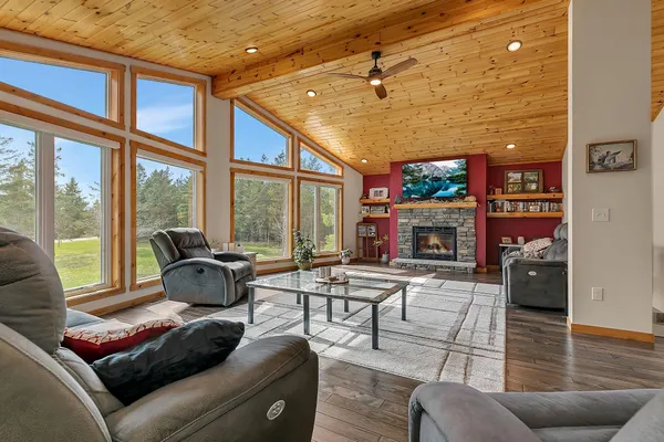 $980,500 | 1315 Karnis Drive Northwest, Alexandria, MN 56308