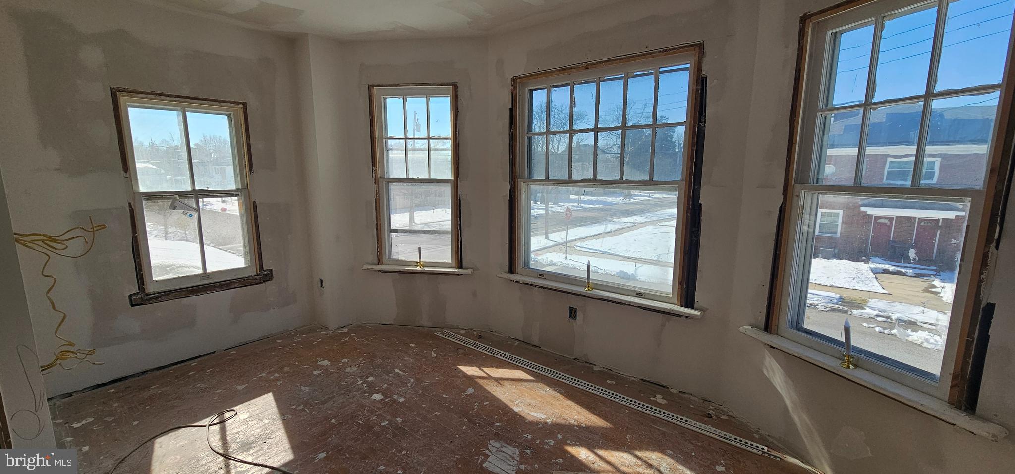 1794 Main Street Port Norris, NJ 08349 - Photo 21 of 41 an empty room with windows