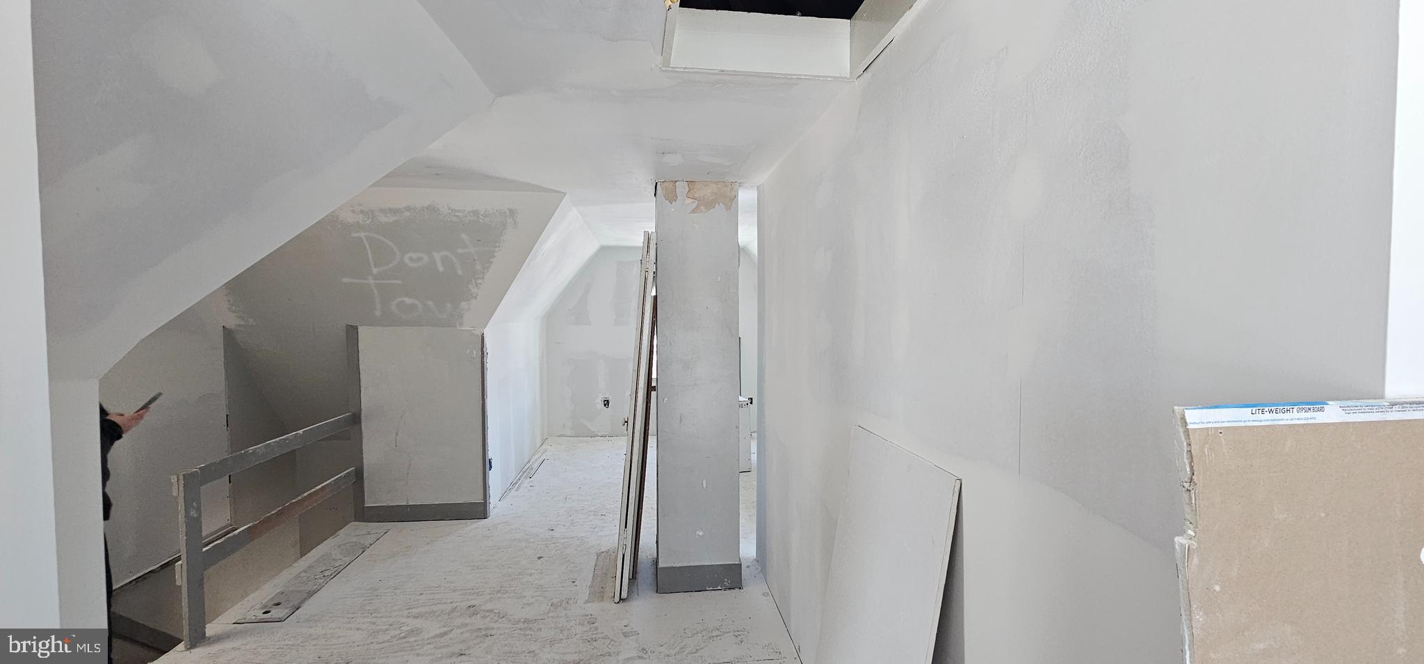 1794 Main Street Port Norris, NJ 08349 - Photo 24 of 41 a view of a hallway with entryway