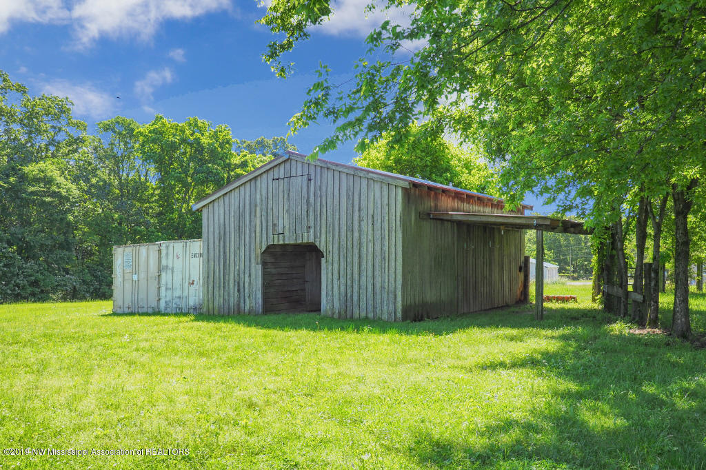 1188 Sandy Betts Road Nesbit, MS 38651 - Photo 26 of 30 Barn