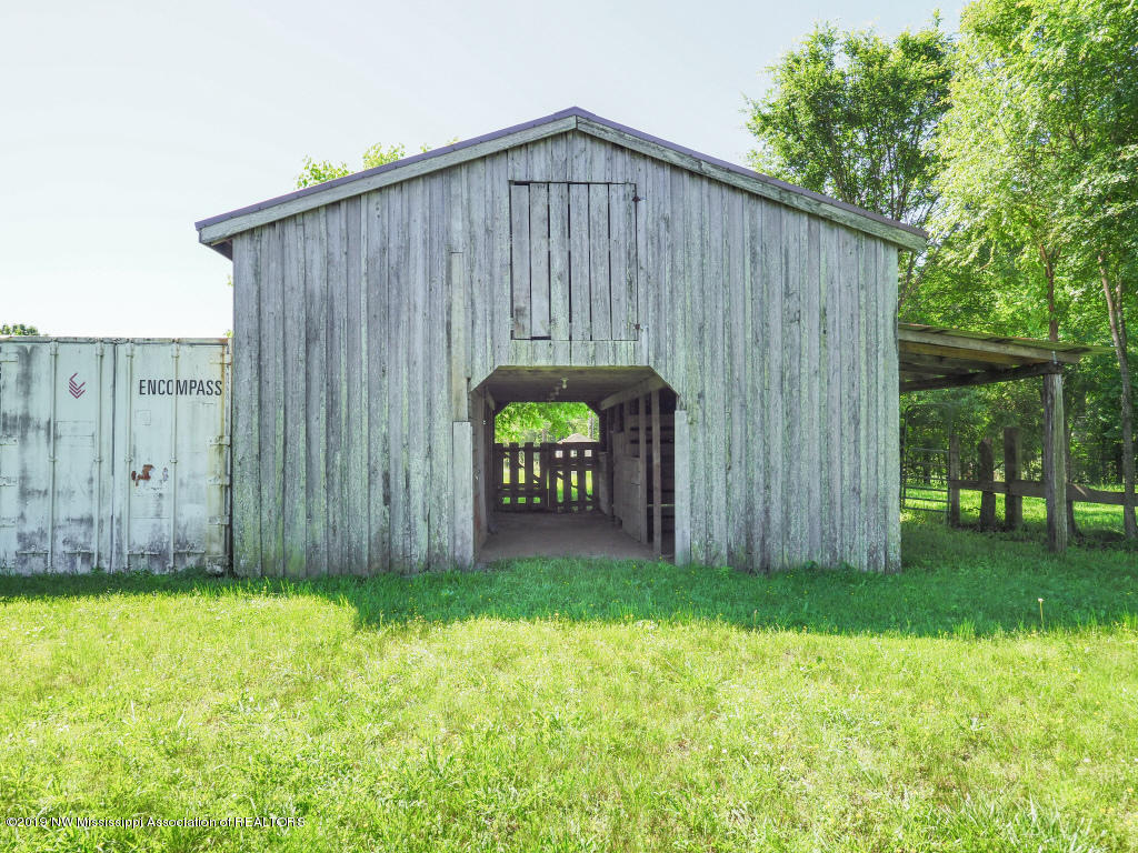 1188 Sandy Betts Road Nesbit, MS 38651 - Photo 29 of 30 Barn