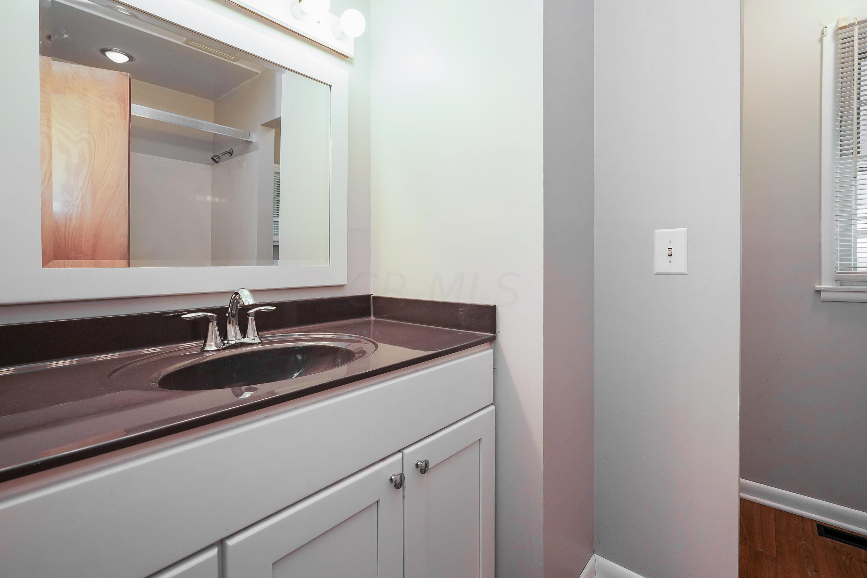413 Darbyhurst Road Columbus, OH 43228 - Photo 14 of 34 Beautiful First Floor Full Bathroom