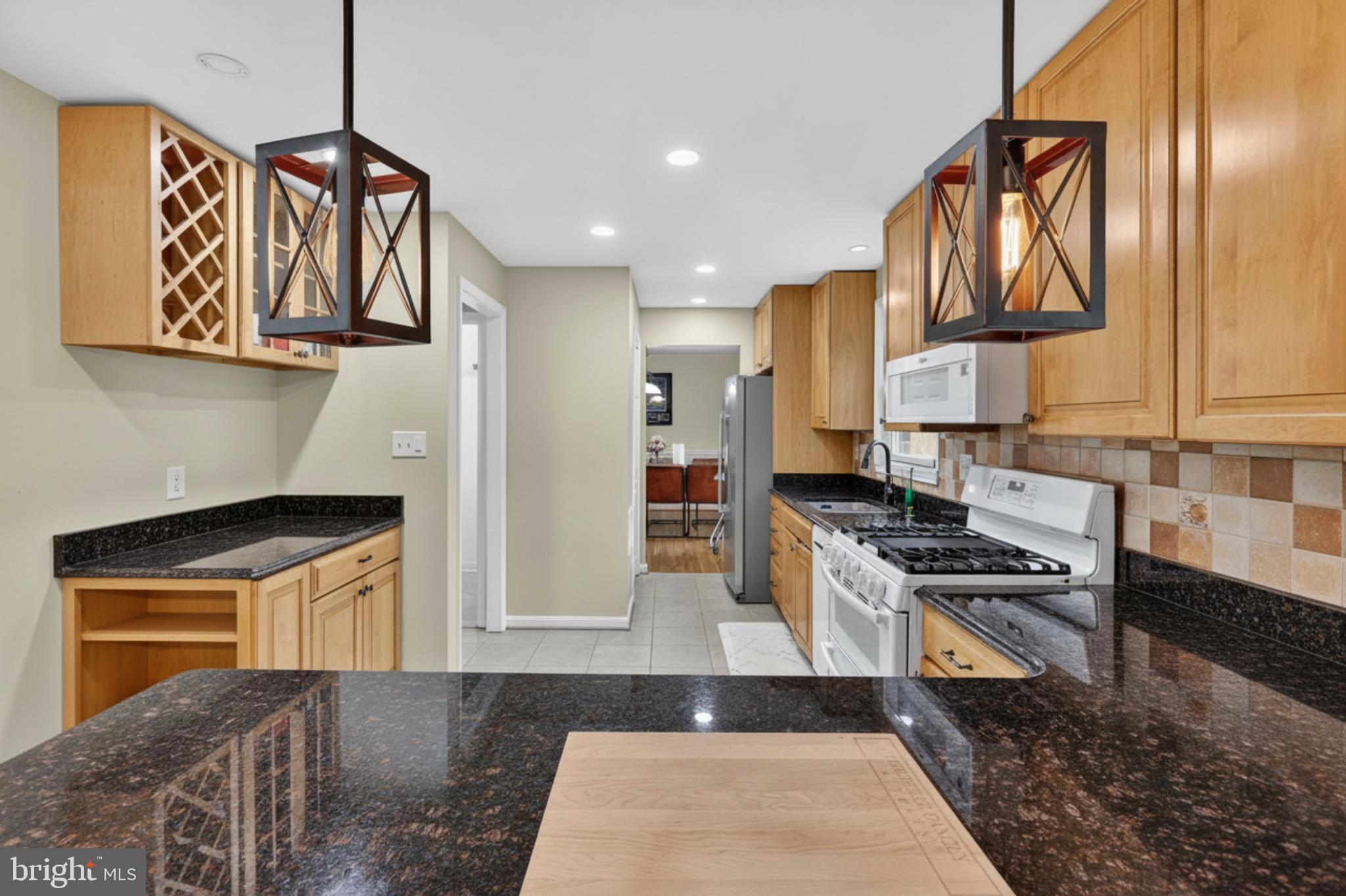 6803 Jackie Deneese Court Springfield, VA 22152 - Photo 5 of 31