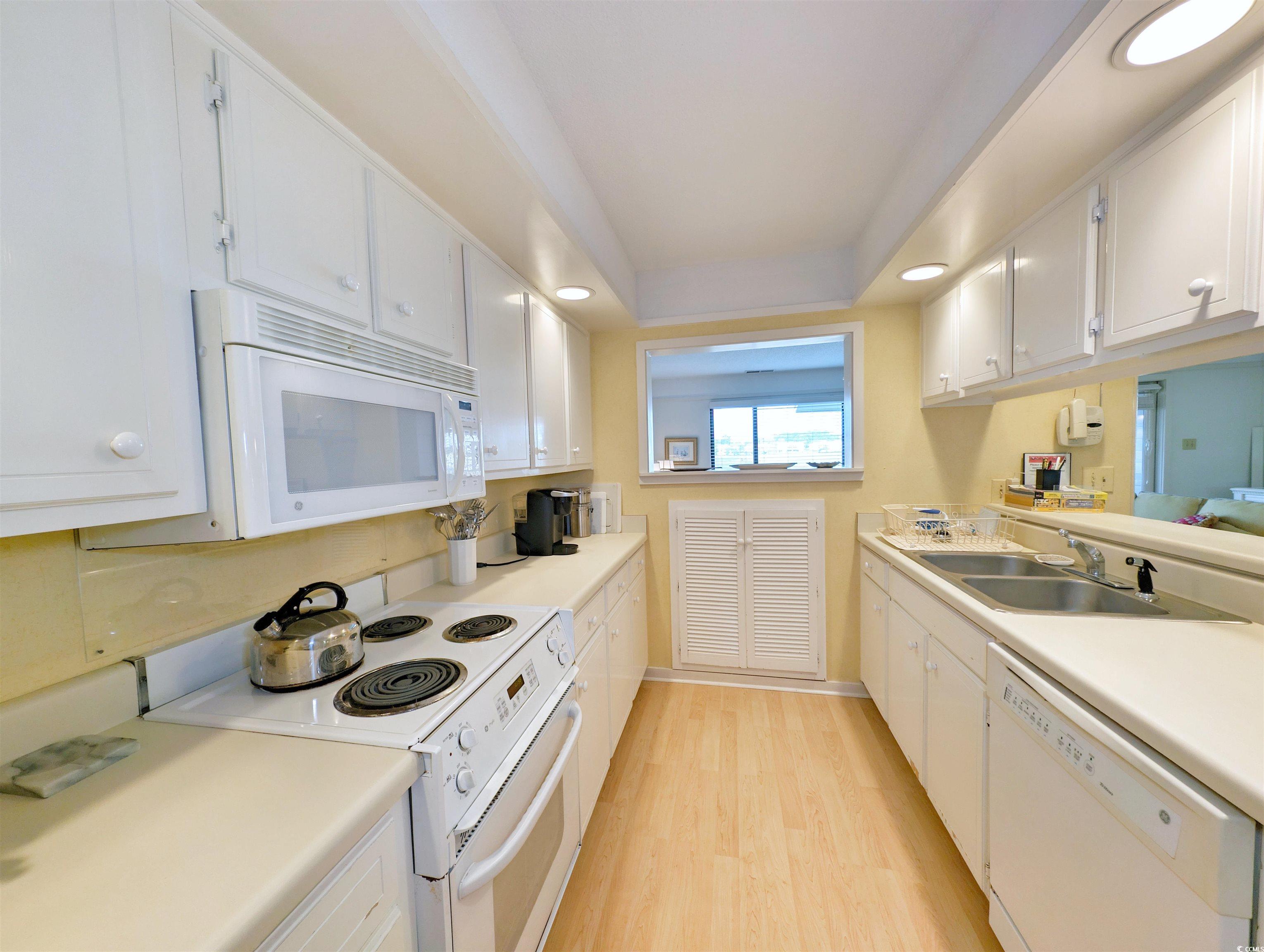 16 Inlet Point Drive Pawleys Island, SC 29585 - Photo 21 of 40 Gallery Image 21