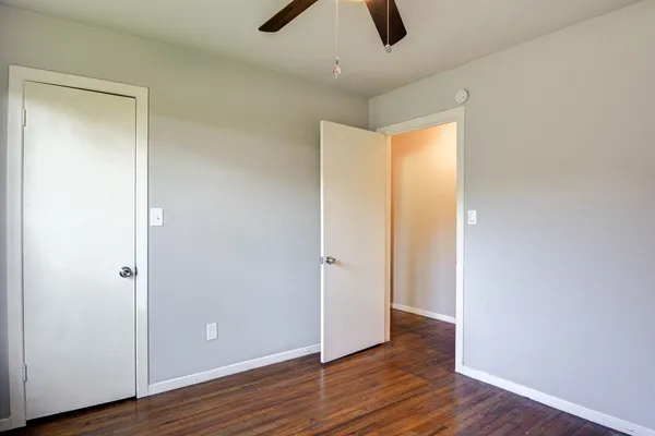 $1,475 | 131 Lakewood Drive, Clute, TX 77531