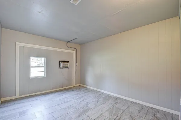 $1,475 | 131 Lakewood Drive, Clute, TX 77531