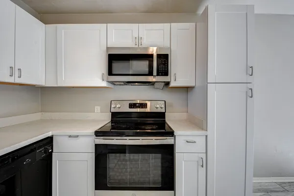 $1,475 | 131 Lakewood Drive, Clute, TX 77531