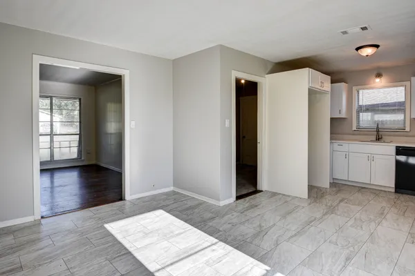 $1,475 | 131 Lakewood Drive, Clute, TX 77531