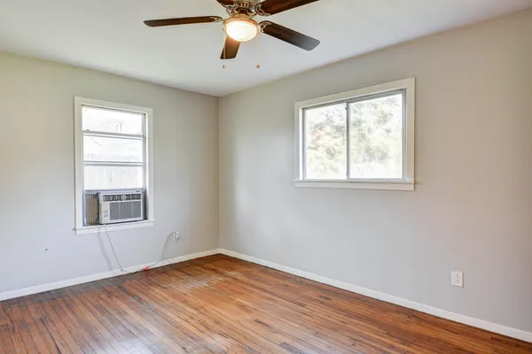 $1,475 | 131 Lakewood Drive, Clute, TX 77531