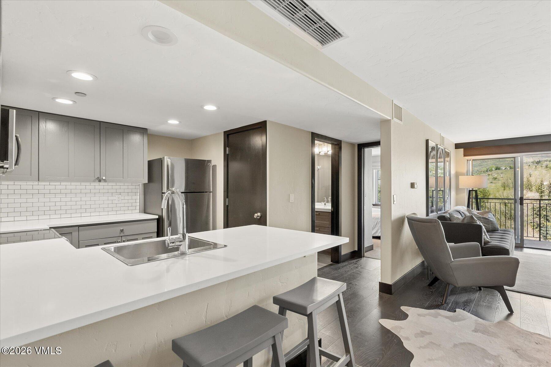 97 Main Street, Unit 308 Edwards, CO 81632 - Photo 4 of 23 24-DSC8003
