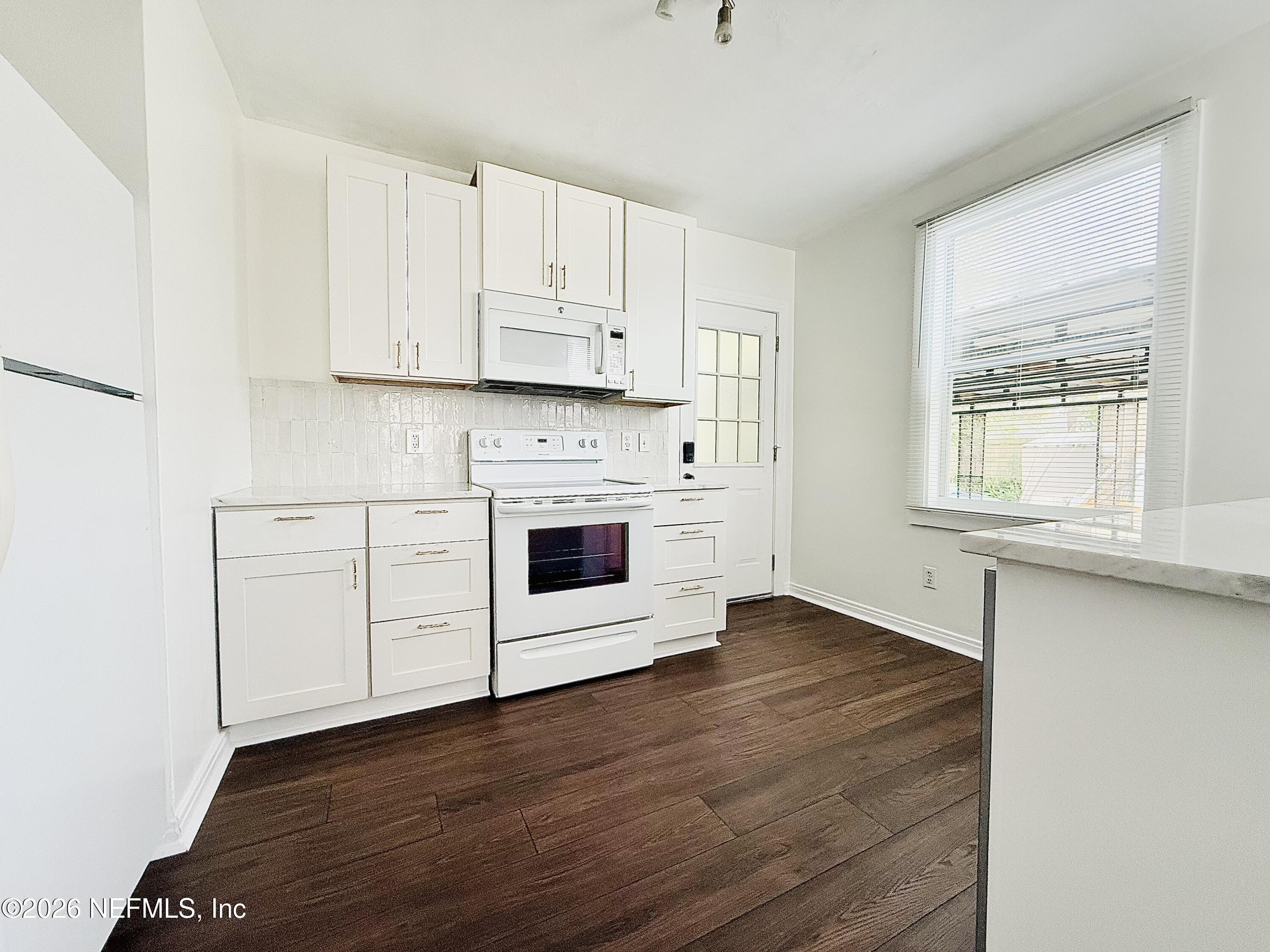 2043 Huntsford Road Jacksonville, FL 32207 - Photo 12 of 20 Kitchen