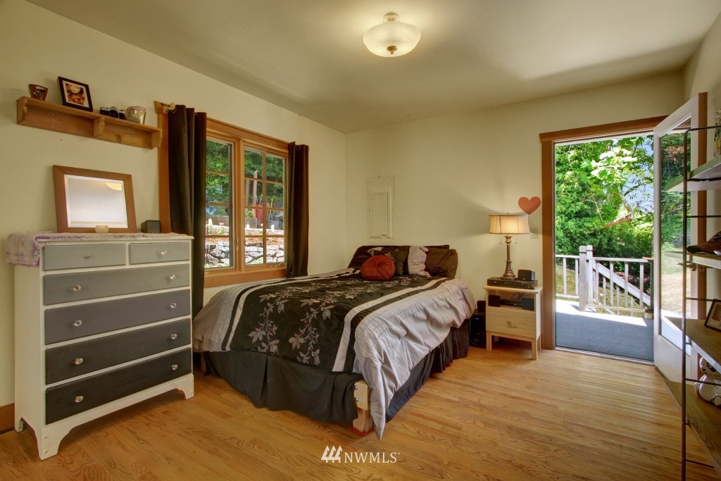 10652 Southeast Cisco Road Port Orchard, WA 98367 - Photo 9 of 18 Gallery Image 9