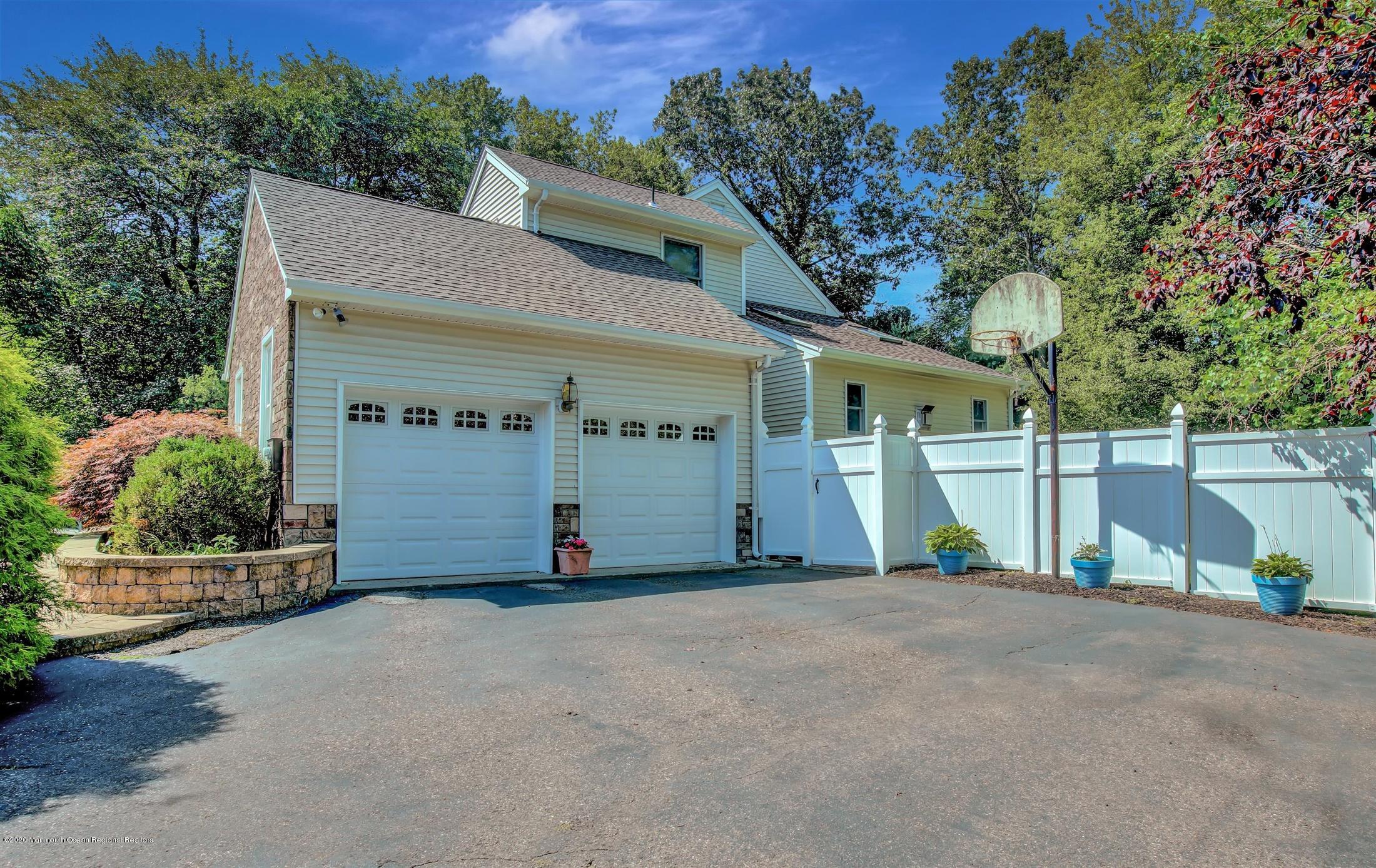 8 Ash Road Jackson, NJ 08527 - Photo 5 of 32 Two Car Side Entry Garages