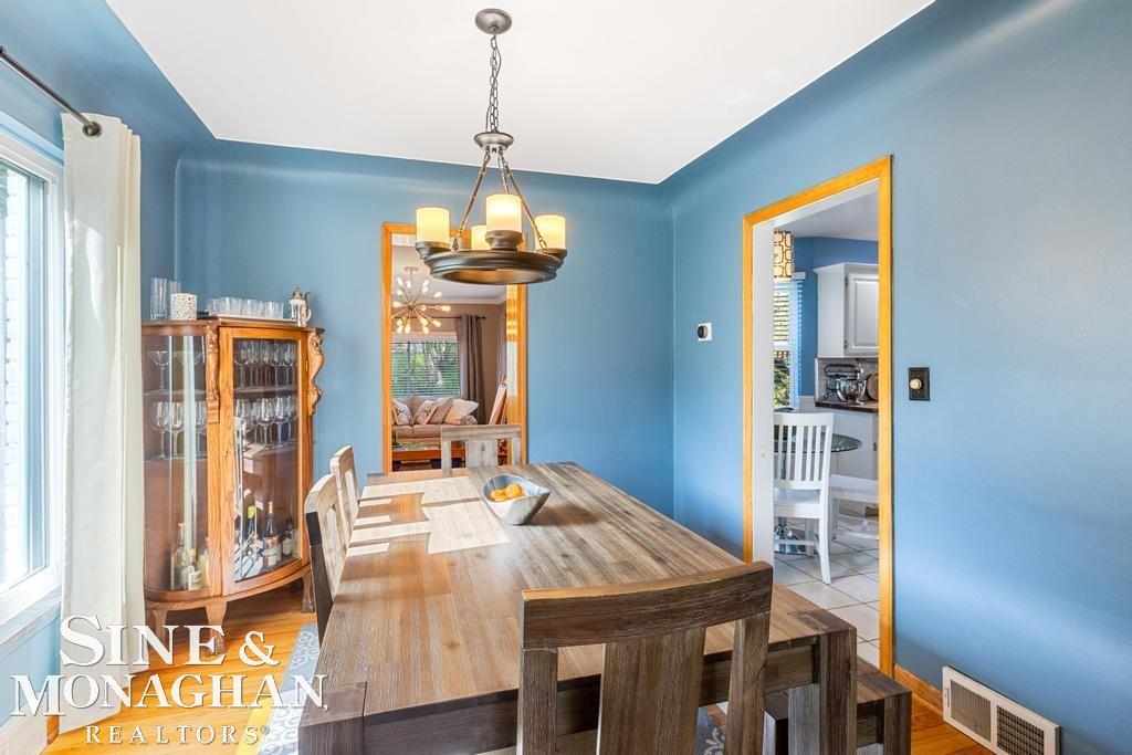 1075 Hawthorne Road Grosse Pointe, MI 48236 - Photo 7 of 39