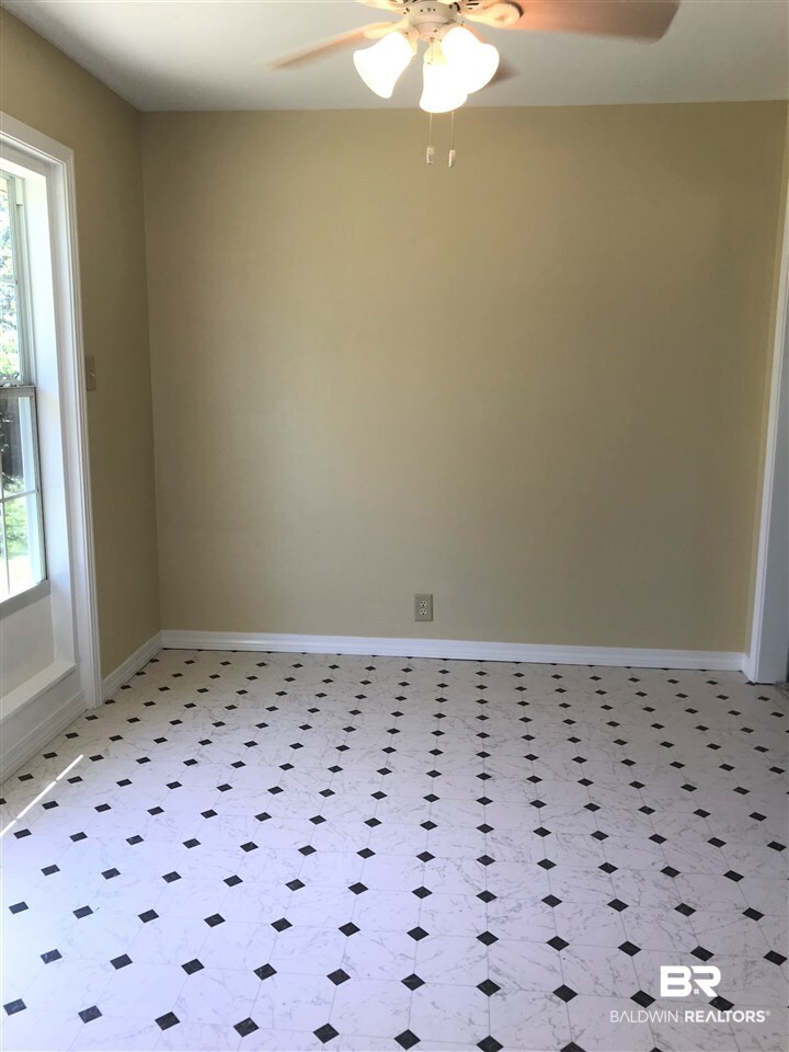 2134 North Walnut Street Loxley, AL 36551 - Photo 9 of 18 Dining