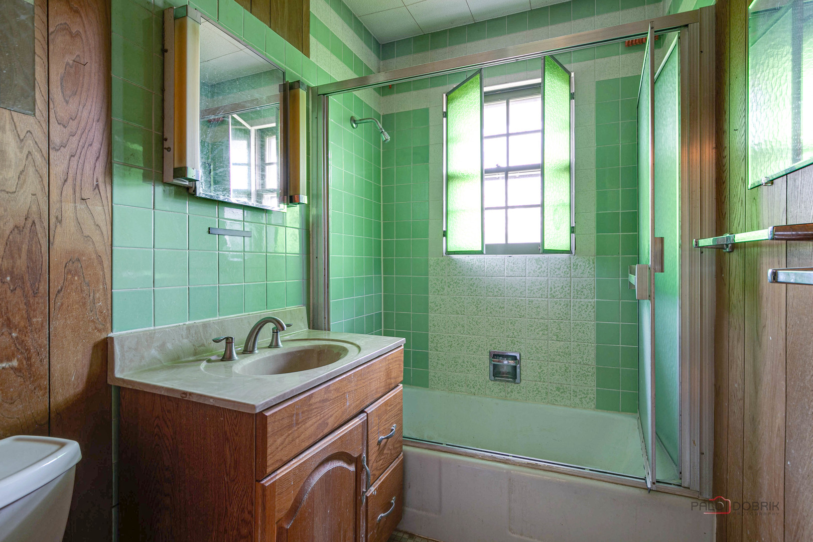 464 Deerfield Road Deerfield, IL 60015 - Photo 9 of 12 a bathroom with a sink a toilet and a tub