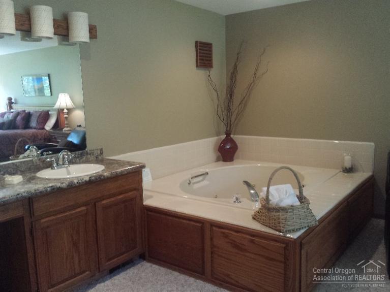 57307 Beaver Ridge Loop, Unit 7B1 Sunriver, OR 97707 - Photo 9 of 9 a bathroom with a granite countertop sink and a mirror
