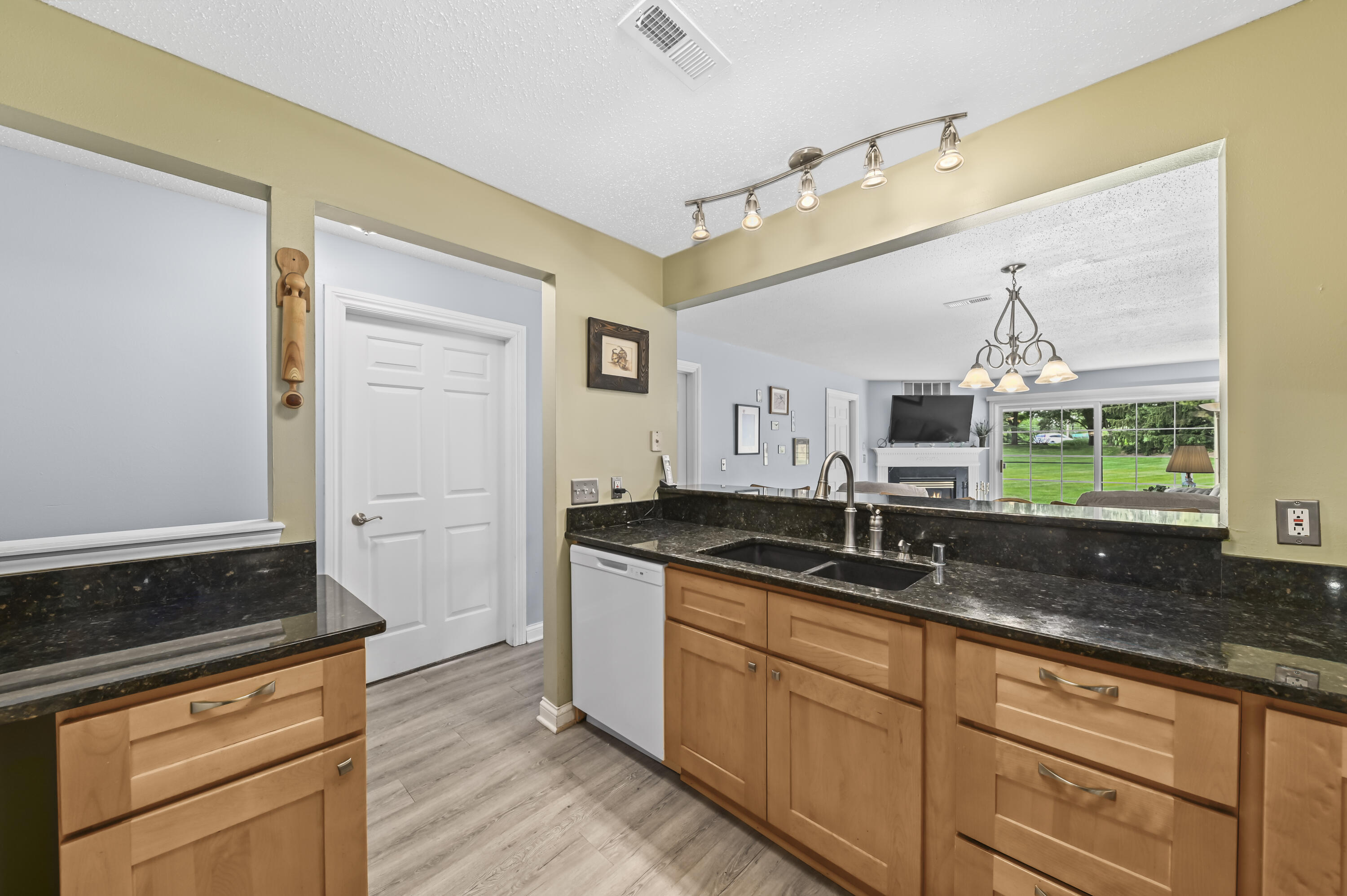 652 Pewaukee Road, Unit A Pewaukee, WI 53072 - Photo 2 of 30 Open breakfast bar
